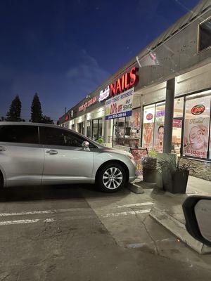 Ken's Ice Cream Parlor