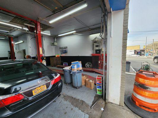 No staff present for past 40 min