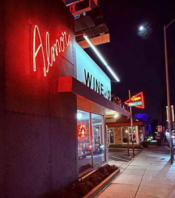 Almor Wine and Spirits