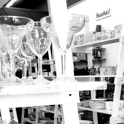 Check out our great selection of glassware and household items!
Tiendas De Segunda Mano, Secondhand thrifting, goodwill!