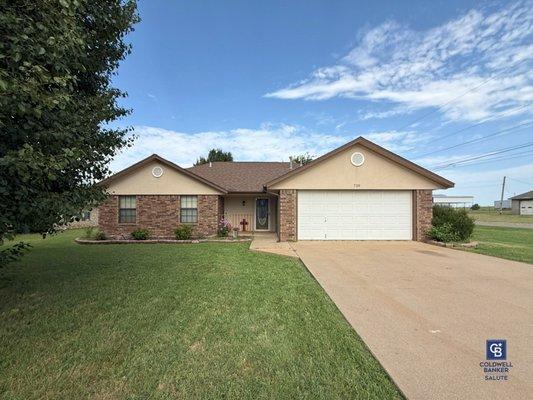 A home sold in Cyril Oklahoma by REALTOR® Brenda Graham.