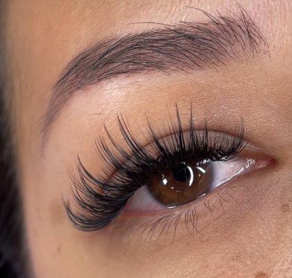 GLO’N QUEENS BEAUTY BAR