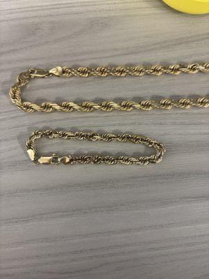 Bracelet left to get fixed was a partner to chain look at the difference in the gold