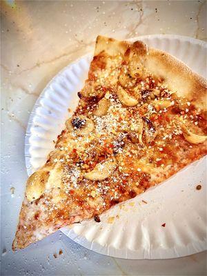 Plain slice & roasted garlic cloves topping (with Parmesan cheese, fermented chili flakes, garlic powder & oregano added)