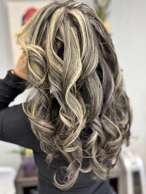 Full Honey Blonde Highlights 
#HairByVeronica