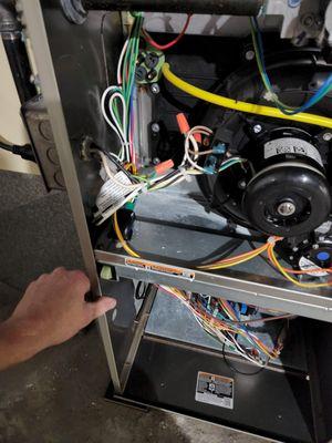 See tht gray circle at the left, tht was a hole without any wires or sealant, he sealed it