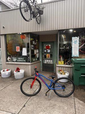 MOBO Bicycle Co-op