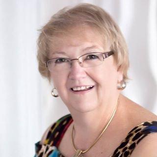 Nicole does a fabulous job with my thin hair!