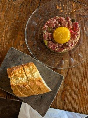 two bellies pop-up: steak tartare
