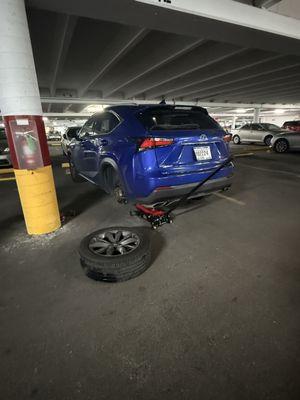 Serving Hollywood, FL with on-site tire changes & repairs 7 days a week.
Call now for fast mobile tire help.