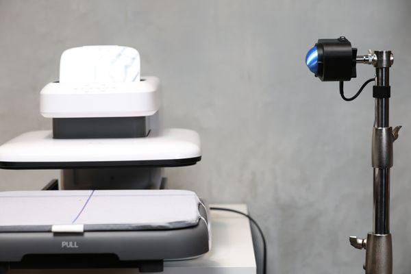 Testing the HTVRont 2 automatica heat press machine and laser alignement tool