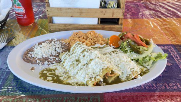 Enchiladas de pollo en salsa verde