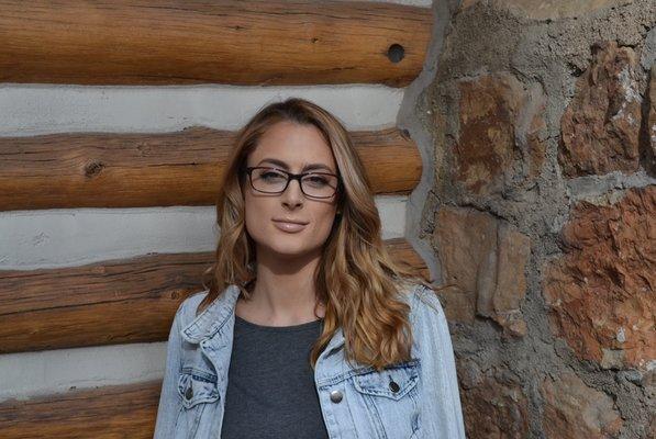 Hey my name is Sarah! I specialize in men's cuts and beard trims. I am here for the Colorado man.