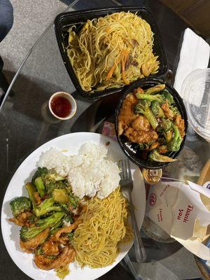74. Chicken with Broccoli 47. Singapore Rice Noodle