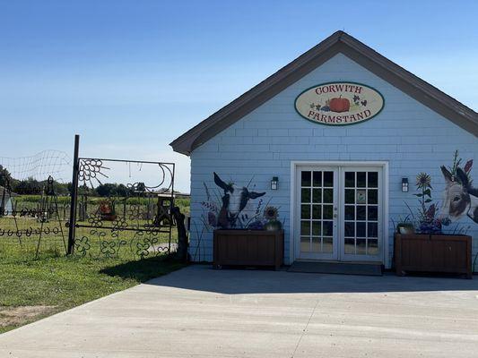 No closed sign, gate was unlocked. We had never been there so we didn't know what to expect.