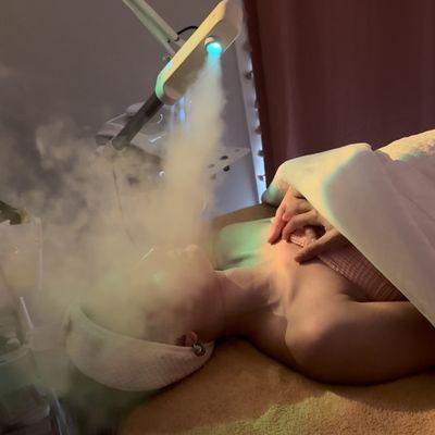 Steam w. Custom facial