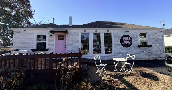 The outside of our adorable shop! It's a cute little house w free parking in front