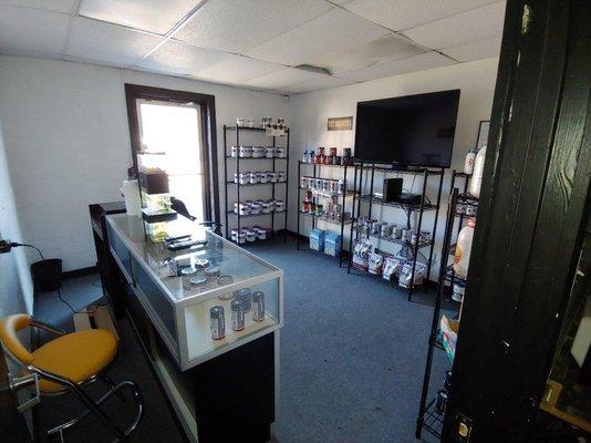 Clean waiting room for those wanting to wait for a 2 window job!