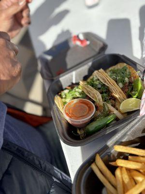 Tortas Y Tacos Mollo Y Rifle