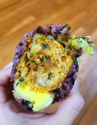 One of my favs while in Taipei - sticky rice rolls with Chinese donut, pickled greens & meat floss