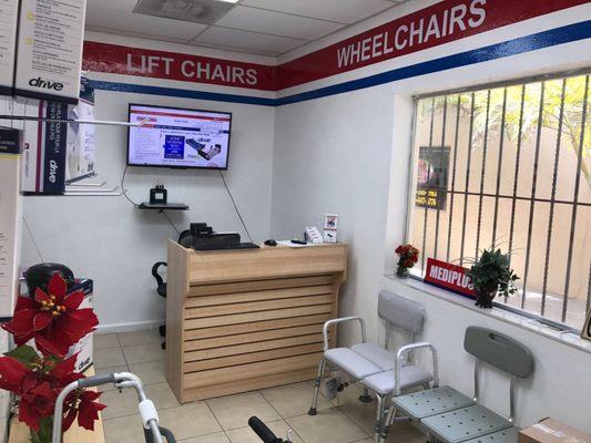 Our Miami area store is conveniently located close to Miami Int'l Airport