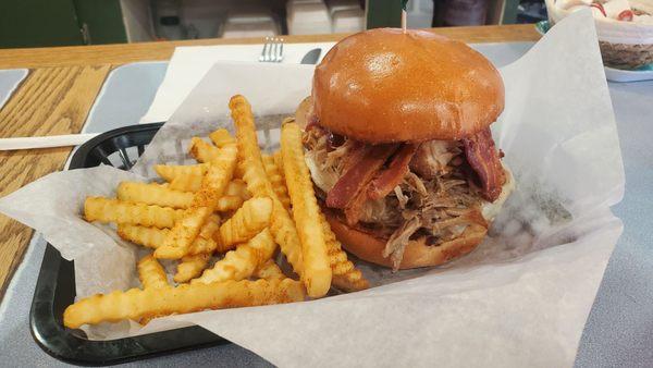 Sandhollow Country Market