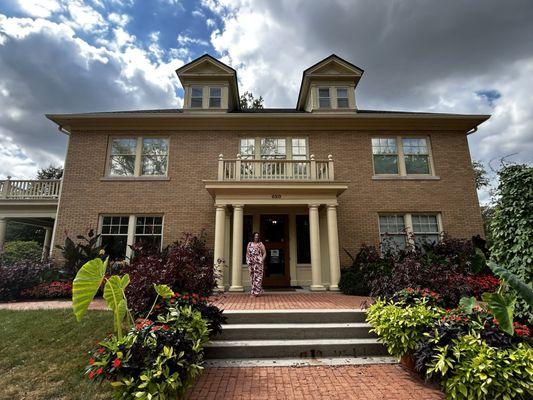 The front of the building where 30 seasons of Bob's show were filmed.