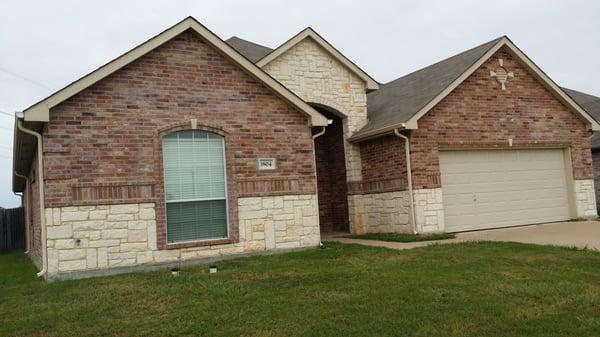 I was considering renting this house. But since the agents and the OWNER of the community. It's is no wonder they have OPENINGS.