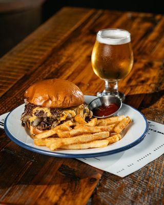 Craft beer and burgers: the perfect plan.