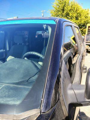 Tres Reyes Auto Glass