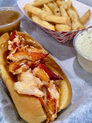 Connecticut lobster roll