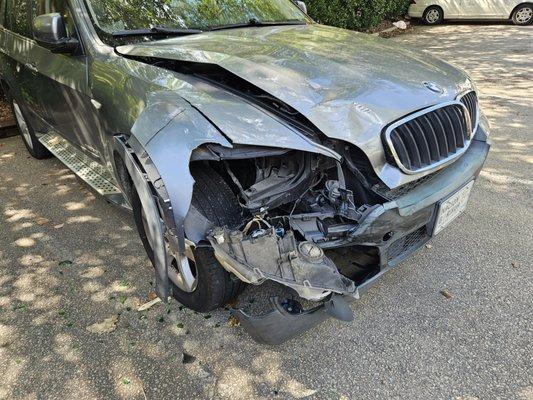 2009 BMW X5 requires damage repair attention. Please call me @ 984.284-6121