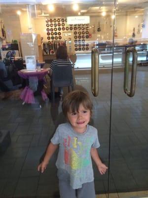 Women inside completely ignoring us after 4th & final attempt to try a class here. Broke my son's heart! Won't try again!