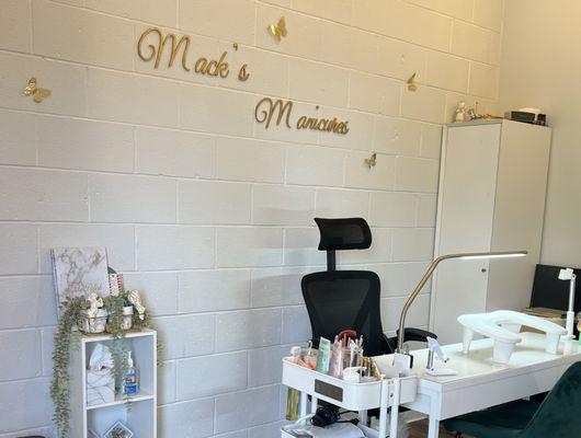 Mack's manicures studio