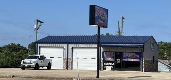 Aaron Glass & Tint
Hablamos español!