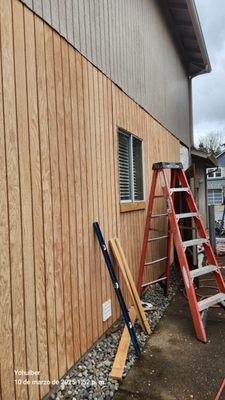 It consists of a trench filled with gravel or rock and a perforated pipe. The drainage is designed to capture and divert groundwater, p