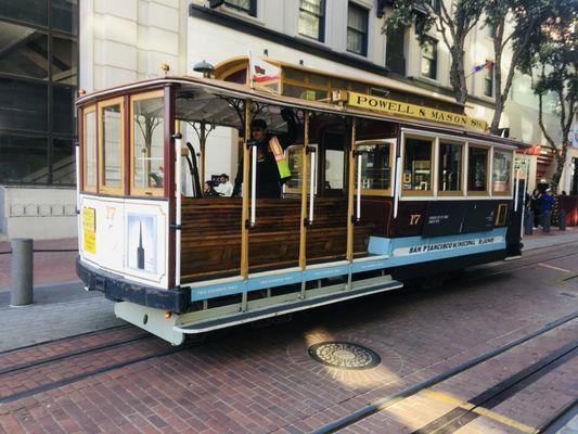 Powell / Mason cable car