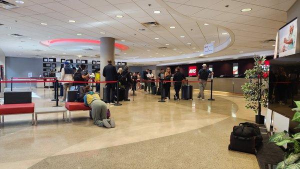 Line people waiting close to an hour for service