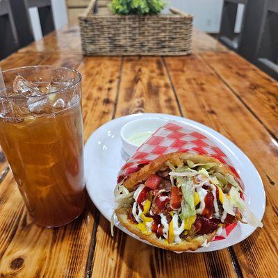 Esta es nuestra deliciosa Arepa Tumba Rancho aquí en Halys Latin Food!