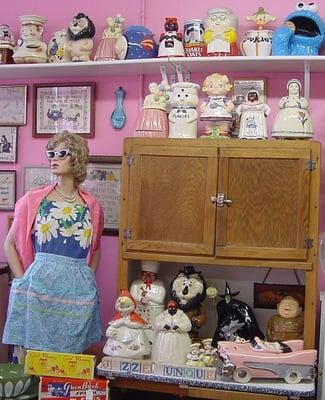 Jazz'e Junque Inc. Cookie Jar Shop