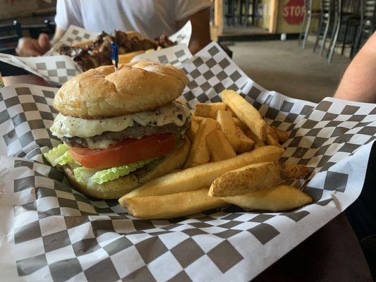 Pepper Jack Cheeseburger