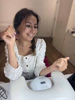 Me admire Zulas manicure