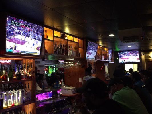 Watch sports @Rudy's Tavern