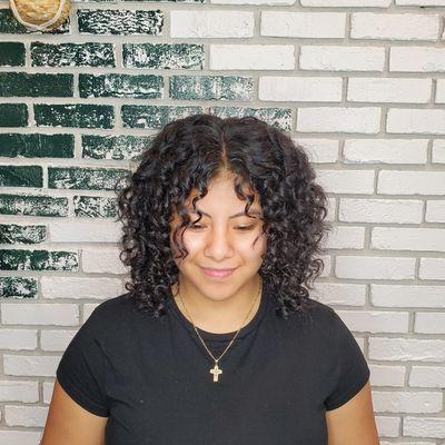 First time seeing her true curl pattern and taught her how to care for them moving forward so they can shine. What a beautiful gift!