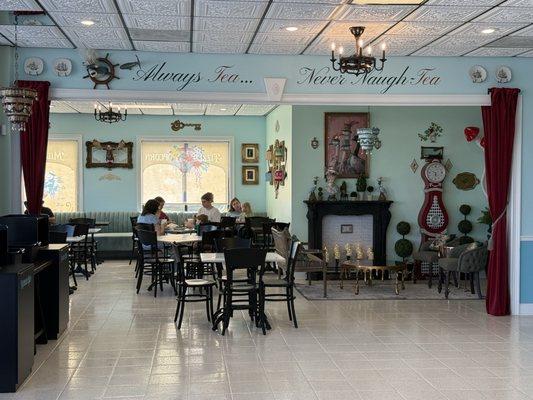 Mad Hatter Cafe & Confections