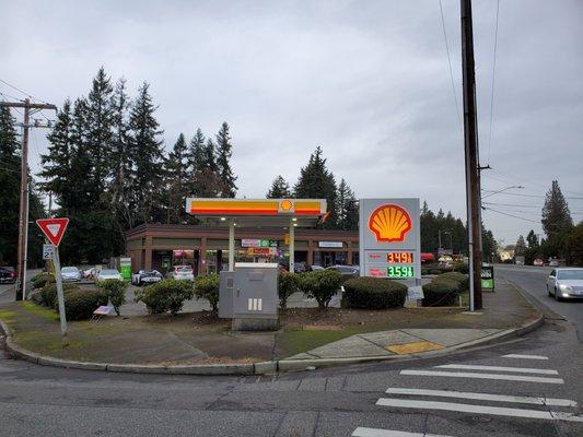 Shell at 660 Edmonds Way, picture taken 2020-Jan-17