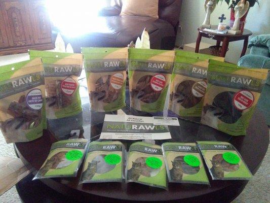 NatuRawls , Dehydrated Pet Food Representative , All Natural all Canadian , from Ontario Canada. lornaturawls@outlook.com 4163896251..