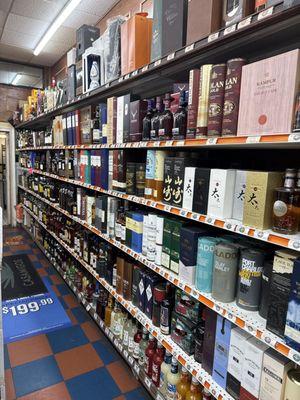 They are the best, excellent service, a wide variety of drinks, Mr. Roberto Tolentino always with his cordiality