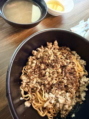 Kids dry egg noodle with broth on side.