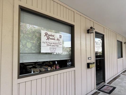 Suite 118: ground floor of Kona Plaza Condo